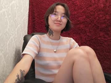 girl Asian Cam Models with emily_hayes